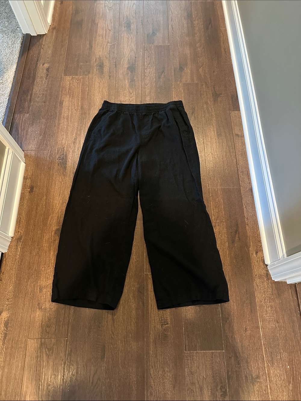 Women’s  Black Elastic-Waist Linen Pants